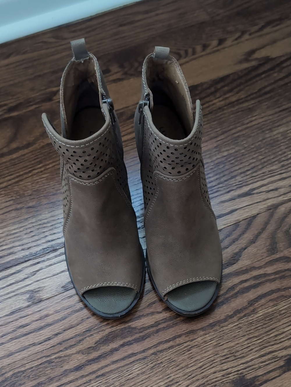 Lucky Brand Womens Taupe Peep-Toe Ankle Booties